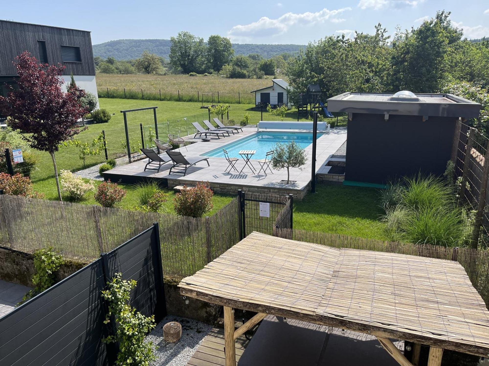 Appart-Hotel N 4 Calme Avec Terrasse, Wi-Fi Haut Debit, Petit-Dejeuner, Room-Service Et Parking Prive Chouzelot Dış mekan fotoğraf