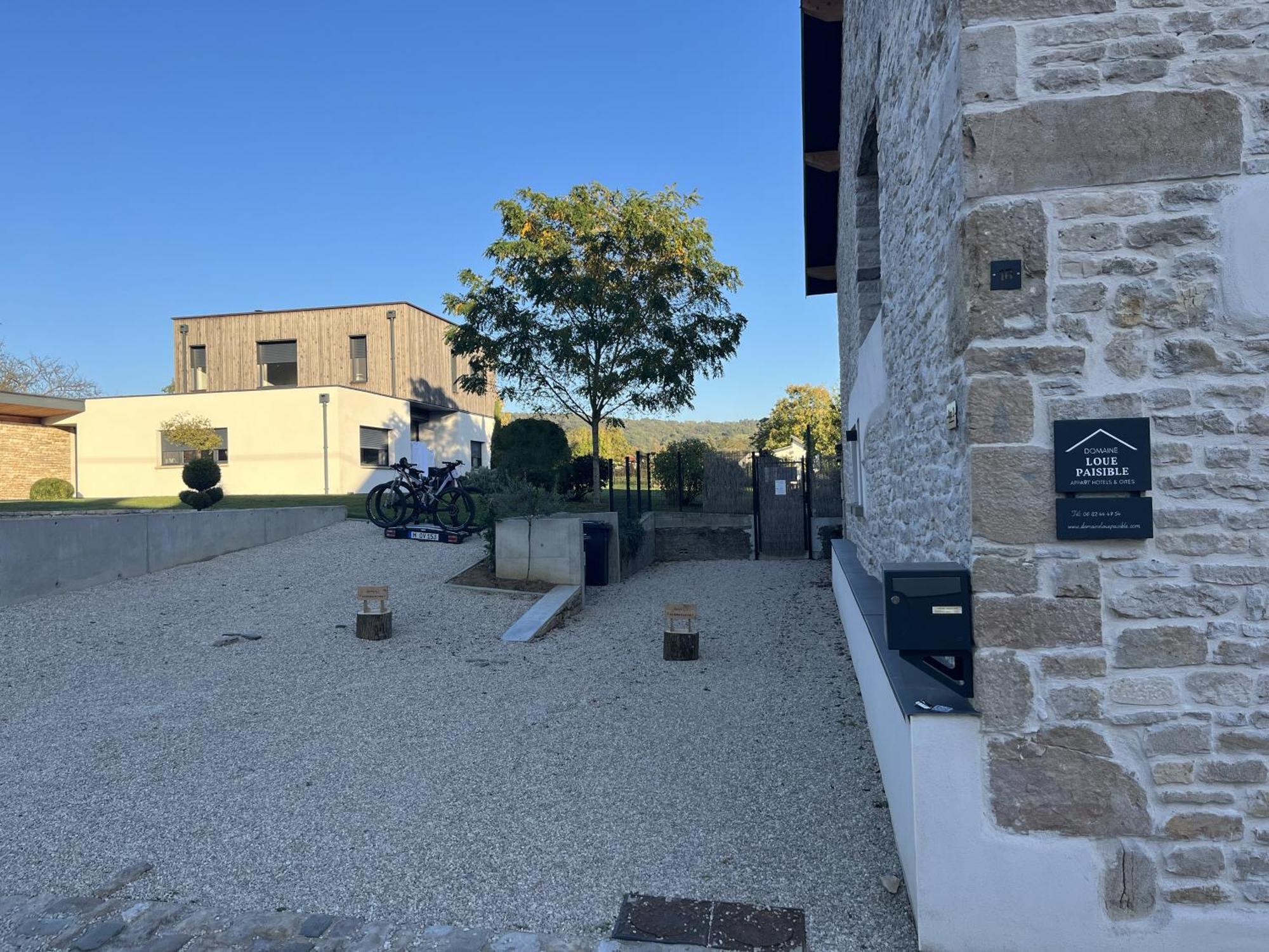 Appart-Hotel N 4 Calme Avec Terrasse, Wi-Fi Haut Debit, Petit-Dejeuner, Room-Service Et Parking Prive Chouzelot Dış mekan fotoğraf